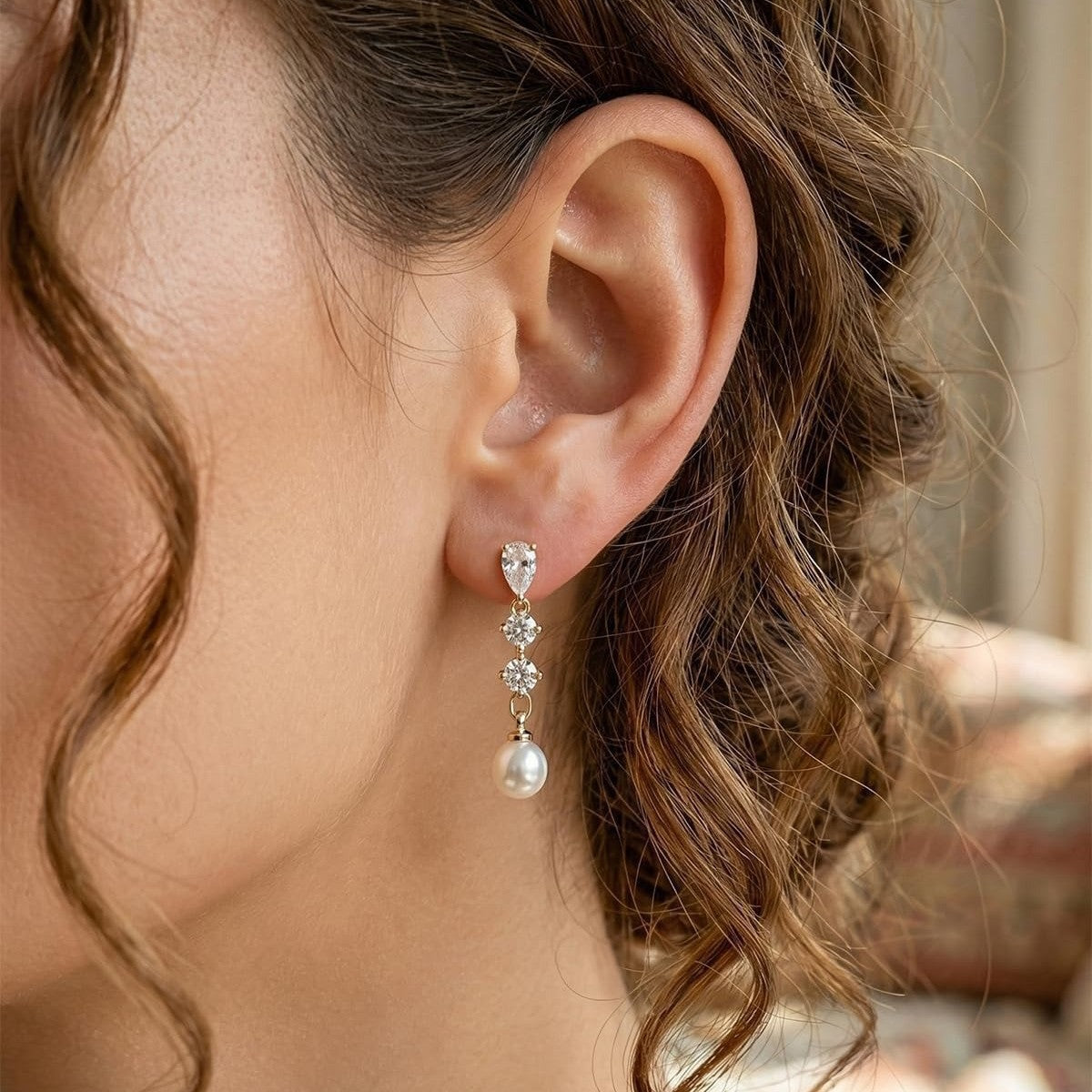 Damen Ohrhänger mit funkelnden Swarovski-Kristallen und eleganter Perlenakzent Shop Nory