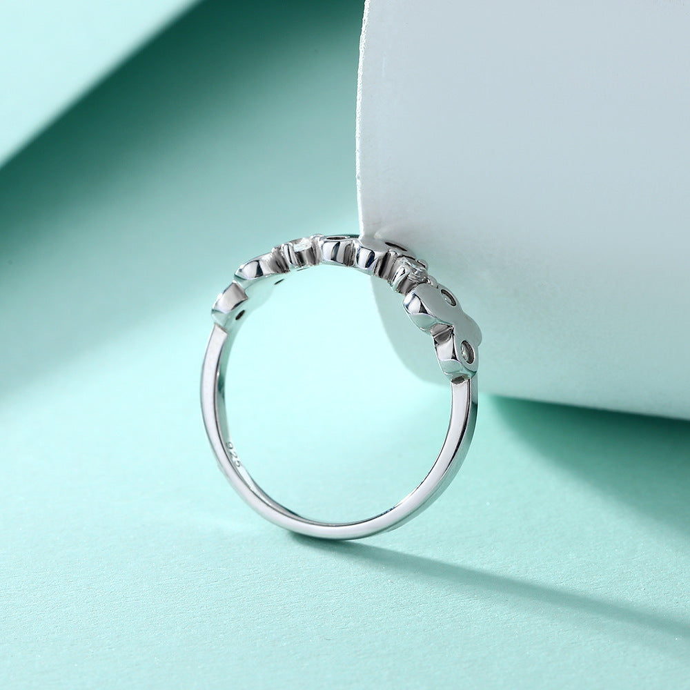 Damen Ring mit floralem Design und funkelnden Zirkonia Shop Nory