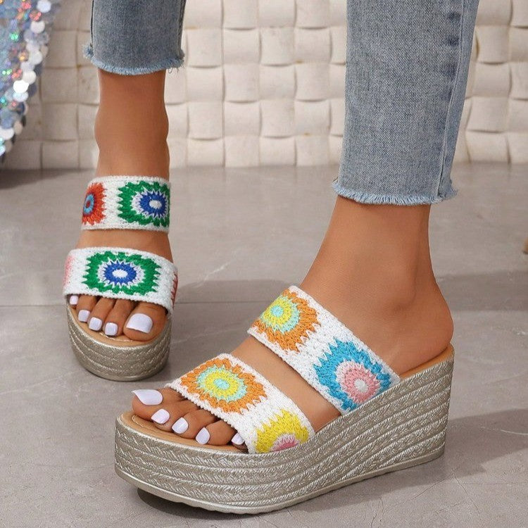 Damen Hochwertige Plateau-Sandalen mit buntem Stickdesign und komfortablem Fußbett
