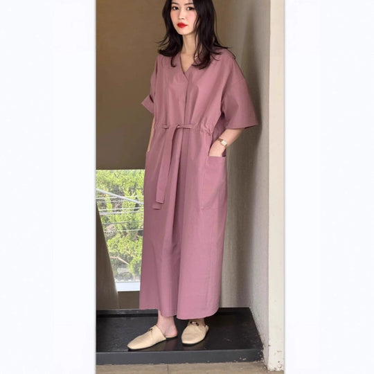 Damen Langes Baumwoll-Popeline-Maxikleid mit V-Ausschnitt, Taillengürtel und aufgesetzten Taschen Shop Nory