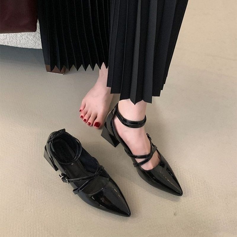 Damen Spitz zulaufende Riemchen‑Mules im Mary‑Jane‑Stil mit verstellbarem Knöchelriemen und geformtem Blockabsatz Shop Nory
