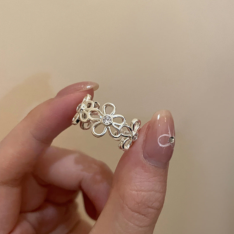 Damen eleganter Blumenring mit funkelnden Zirkonia Shop Nory