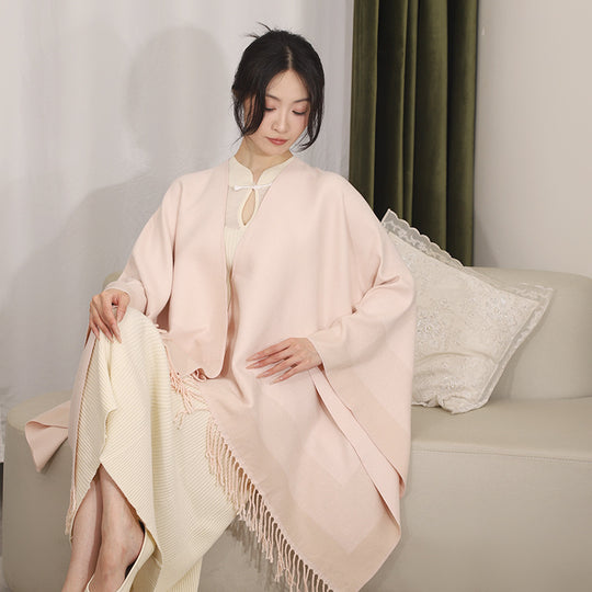 Damen Rechteckiger Wollmix‑Poncho mit offener Front, feiner Kettelnaht und Fransensaum Shop Nory
