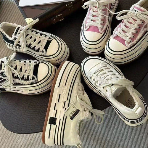 Damen modische Plateausneaker mit ausgefranstem Design und tiefem Profil