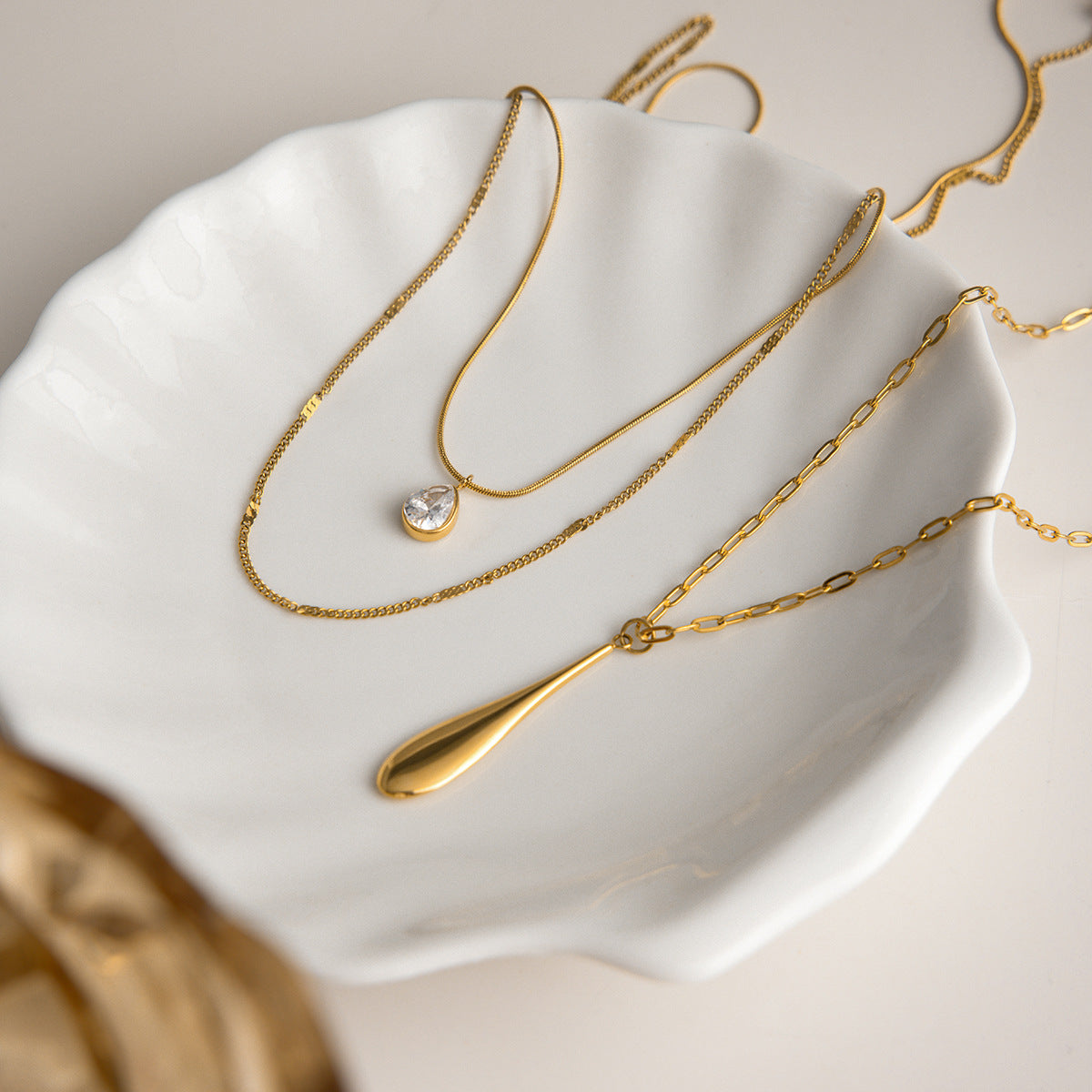 Damen mehrlagige Halskette mit funkelndem Kristallanhänger und verstellbarem Kettendesign Shop Nory