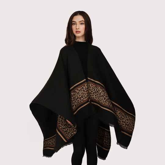 Damen Cape-Poncho aus Feinstrick mit Leoparden-Bordüre und asymmetrischem Saum Shop Nory