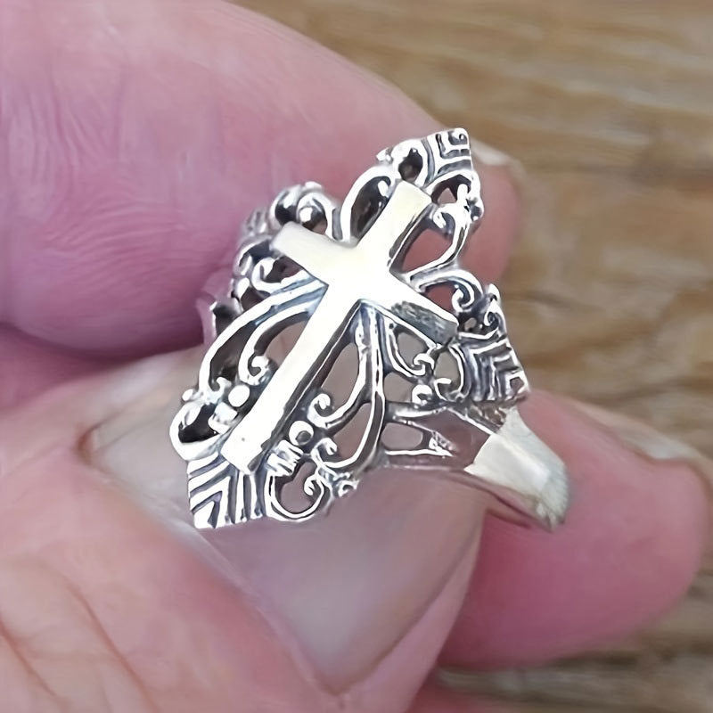 Damenring mit kunstvollem Kreuzdesign und filigranen Verzierungen Shop Nory