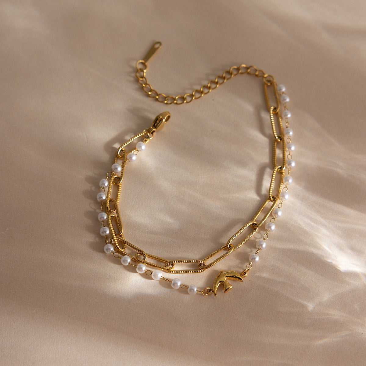 Damen Elegantes Edelstahlarmband mit Perlenakzenten und filigranem Design Shop Nory