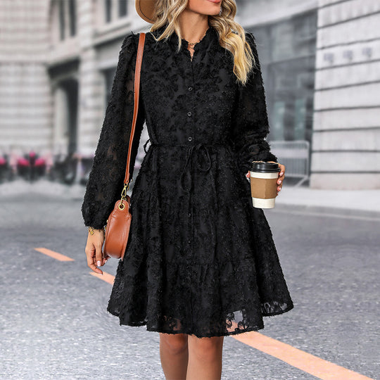 Damen Texturiertes Blusen‑Skaterkleid mit Volantstufen, durchgehender Knopfleiste und Taillenzug Shop Nory