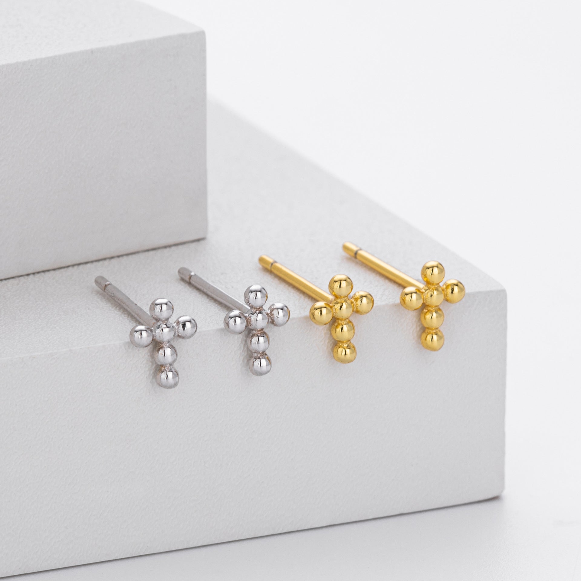 Damen Ohrringe mit stilvollem Kreuzdesign Shop Nory