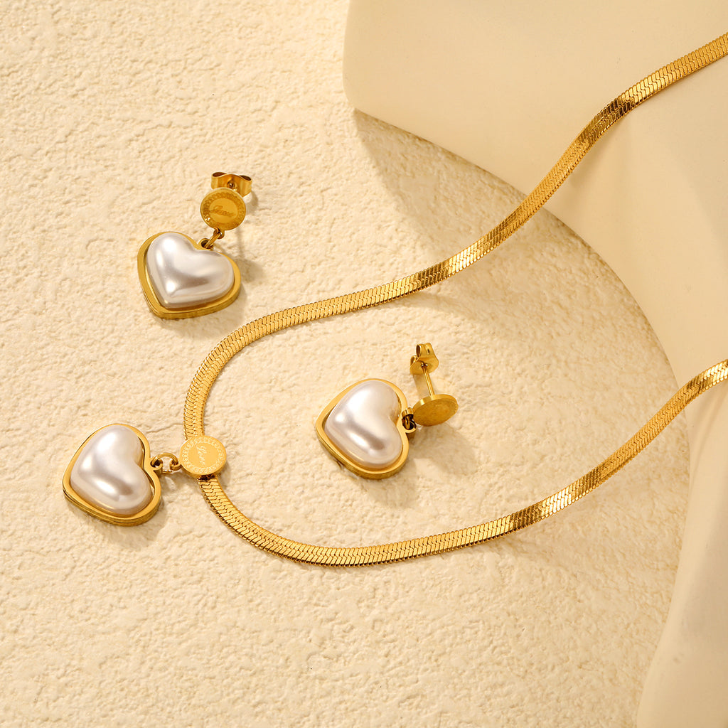 Damen Schmuckset mit herzförmigem Anhänger und funkelnden Ohrringen Shop Nory