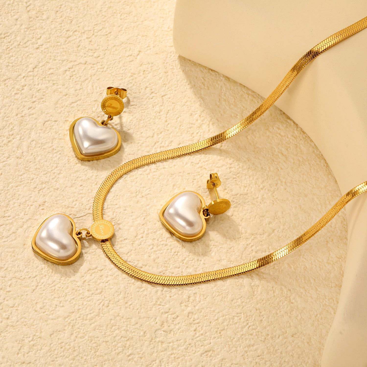 Damen Schmuckset mit herzförmigem Anhänger und funkelnden Ohrringen Shop Nory