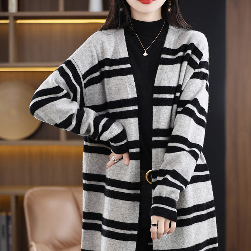 Damen Oversize-Longcardigan aus weichem Wollmix mit kontrastierenden Blockstreifen Shop Nory