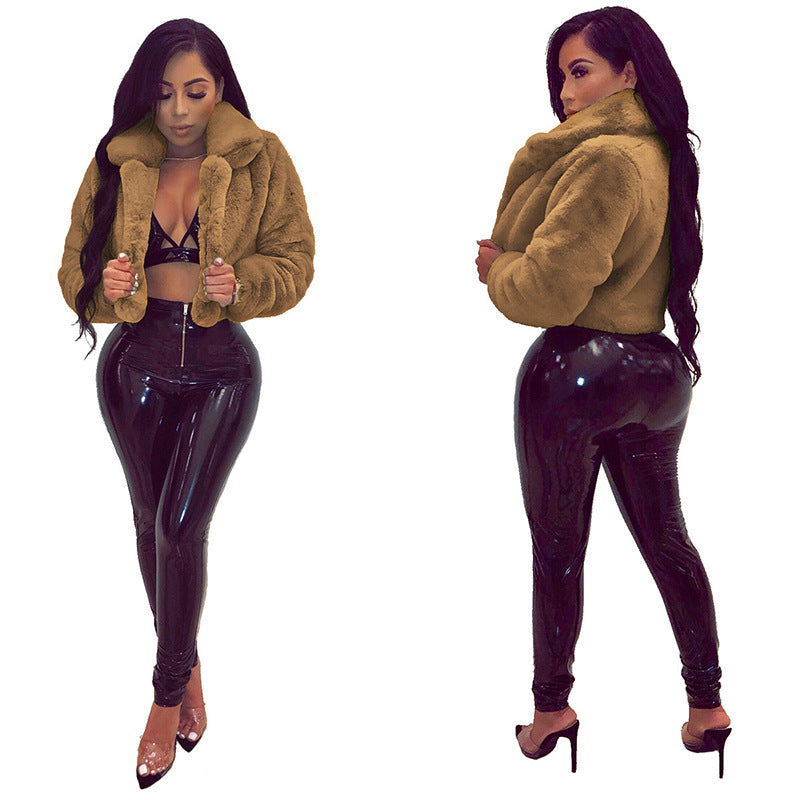 Damen Cropped Kunstpelz‑Blouson mit tailliertem Schnitt, Stehkragen und weichem Teddy‑Finish Shop Nory