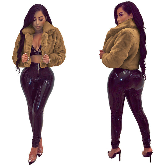 Damen Cropped Kunstpelz‑Blouson mit tailliertem Schnitt, Stehkragen und weichem Teddy‑Finish Shop Nory