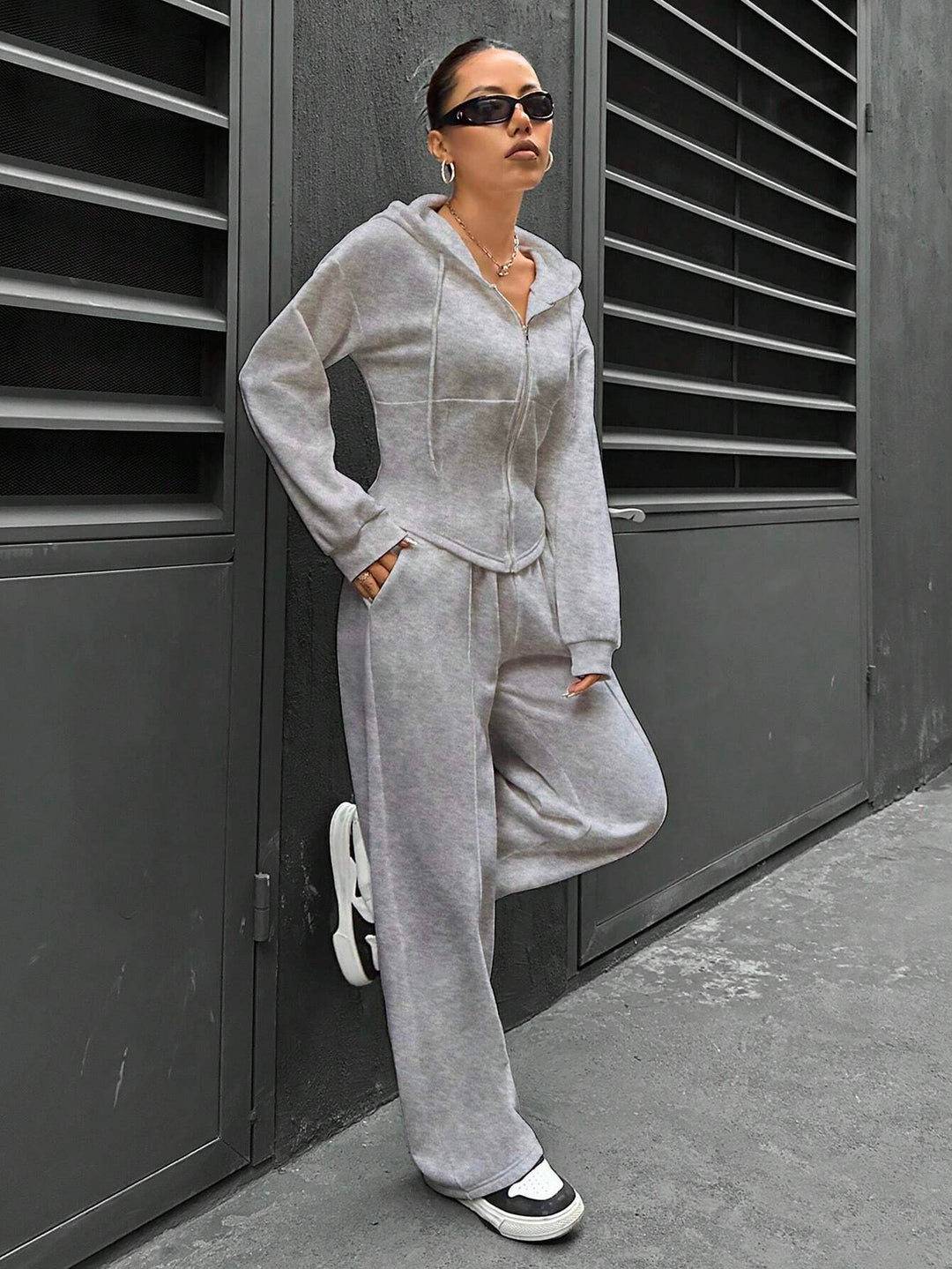 Damen Zip-Hoodie und weite Sweatpants Set mit taillierter Nahtführung Shop Nory