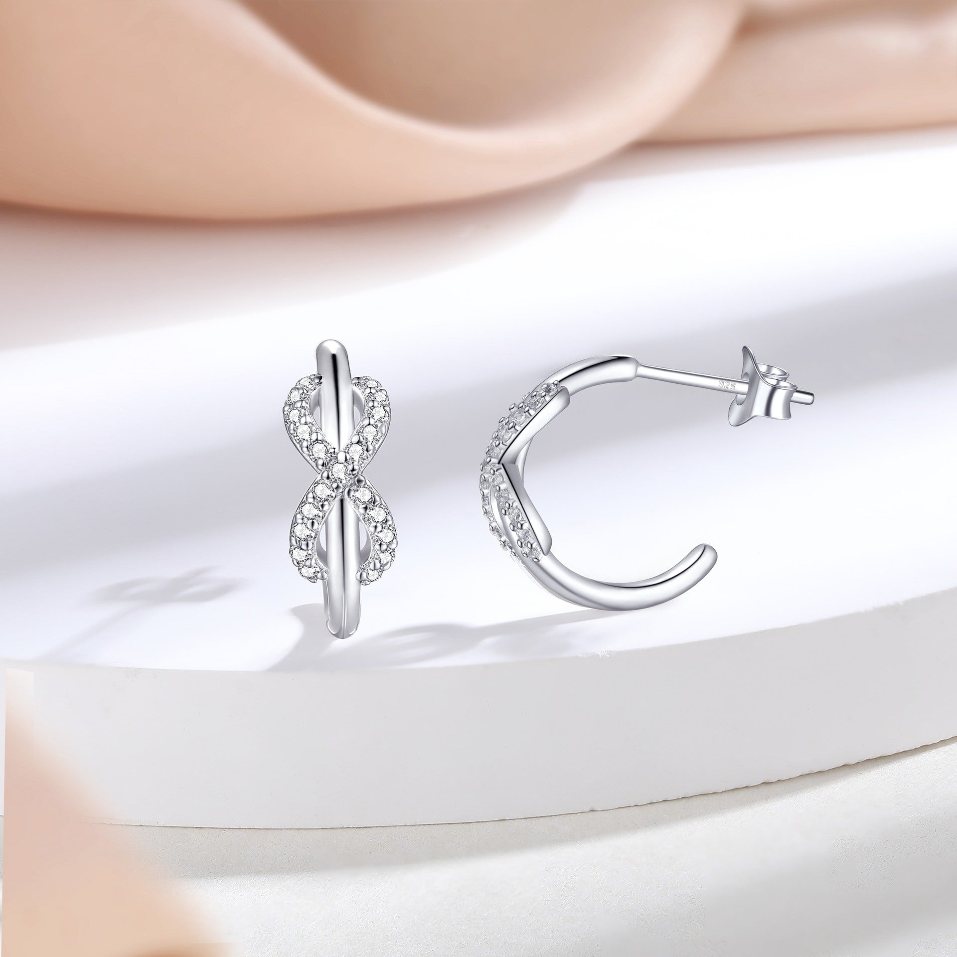 Damen-Ohrstecker im eleganten Unendlichkeit-Design mit funkelnden Zirkonia Shop Nory