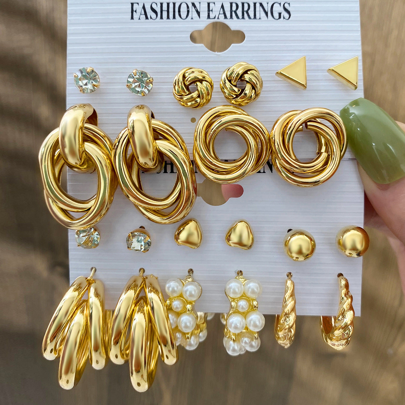 Damen Ohrringe Set mit vielfältigen, kreativen Designs und funkelnden Elementen Shop Nory