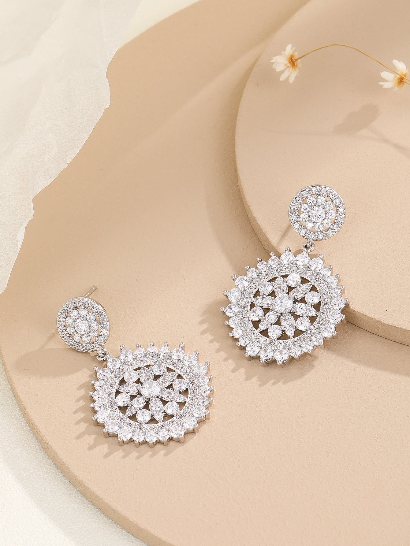 Damen Funkelnde und elegante Ohrringe Shop Nory
