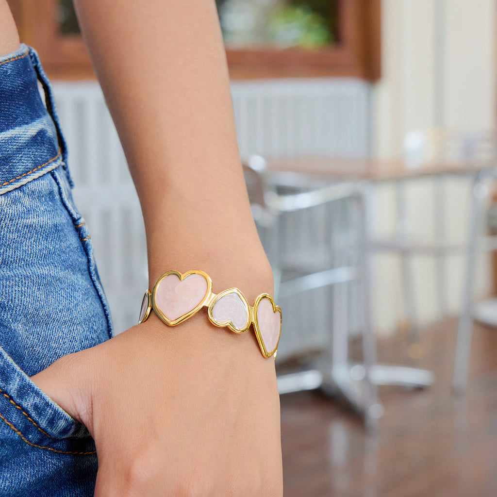 Damen Offenes Armband mit floralen Herzmotiven aus hypoallergenem Edelstahl Shop Nory