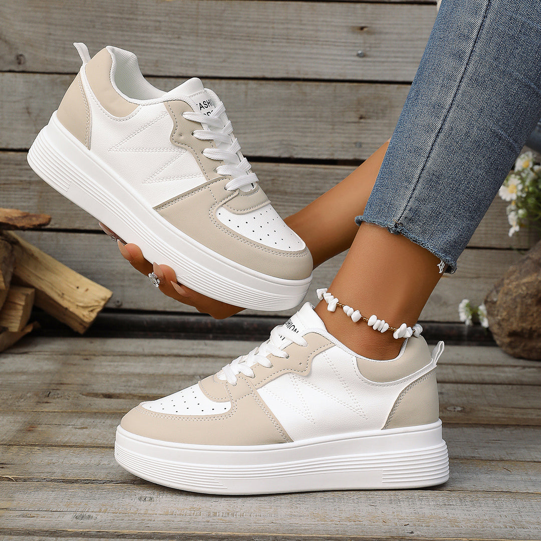 Damen Chunky-Sneaker mit erhöhtem Plateau, perforierter Zehenpartie und gepolstertem Schaft Shop Nory