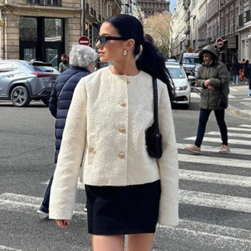 Damen Bouclé-Jacke mit goldverzierten Knöpfen und kastigem Cropped‑Schnitt Shop Nory