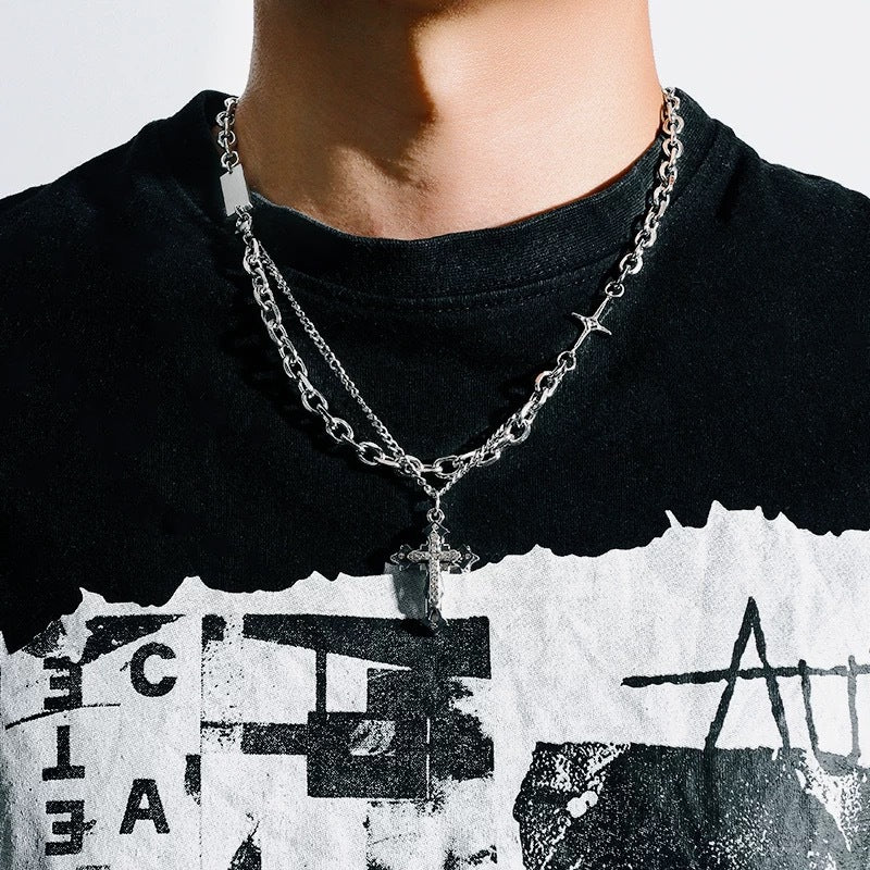 Damen Kette mit auffälligem Kreuz-Anhänger und glänzenden Zirkonia-Details Shop Nory