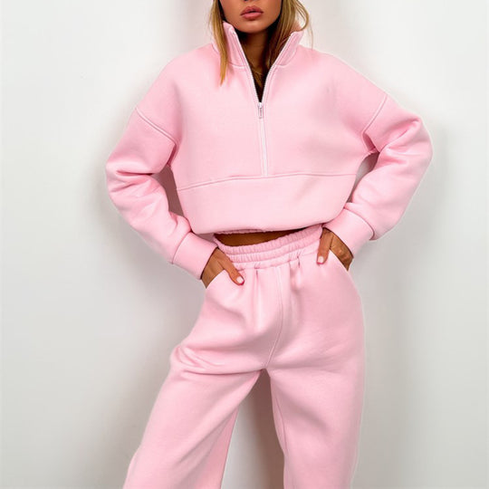 Damen Cropped-Halbzip-Sweatshirt mit hohem Stehkragen und elastischer High-Waist Jogginghose Set Shop Nory