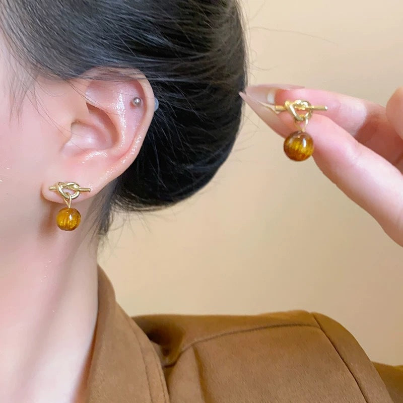 Damen Ohrringe mit einzigartigem Knoten-Design und kunstvollen Kugeln Shop Nory