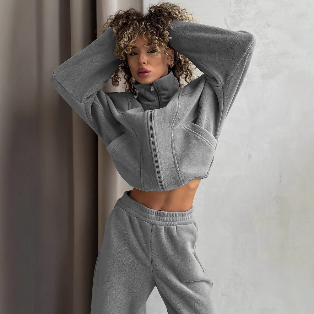 Damen kurzes Reißverschluss-Hoodie mit elastischem Bund und schmal zulaufender High-Waist-Jogginghose aus schwerem French-Terry Shop Nory