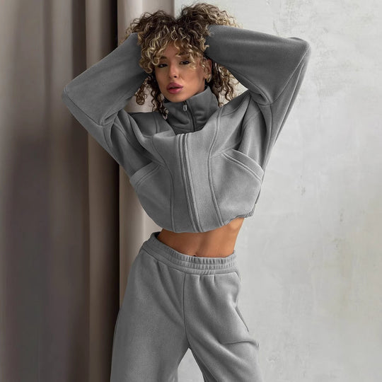 Damen kurzes Reißverschluss-Hoodie mit elastischem Bund und schmal zulaufender High-Waist-Jogginghose aus schwerem French-Terry Shop Nory