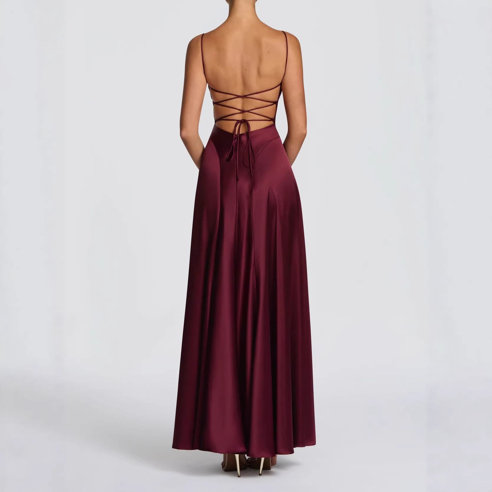Damen Elegantes Maxi-Kleid mit fließendem Satin und verführerischem Spaghettiträger