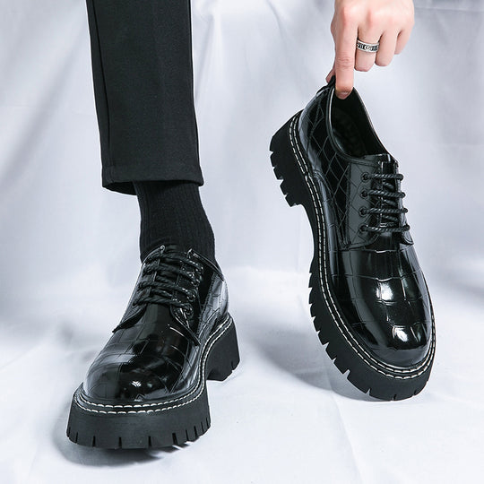 Damen Chunky Derby‑Schnürschuh mit Krokoprägung, lackiertem Kunstleder und profilierter Plateau‑Sohle Shop Nory