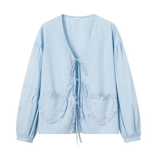 Damen Langärmlige V‑Ausschnitt Bluse mit Bindebändern und Herz‑Rüschentaschen Shop Nory