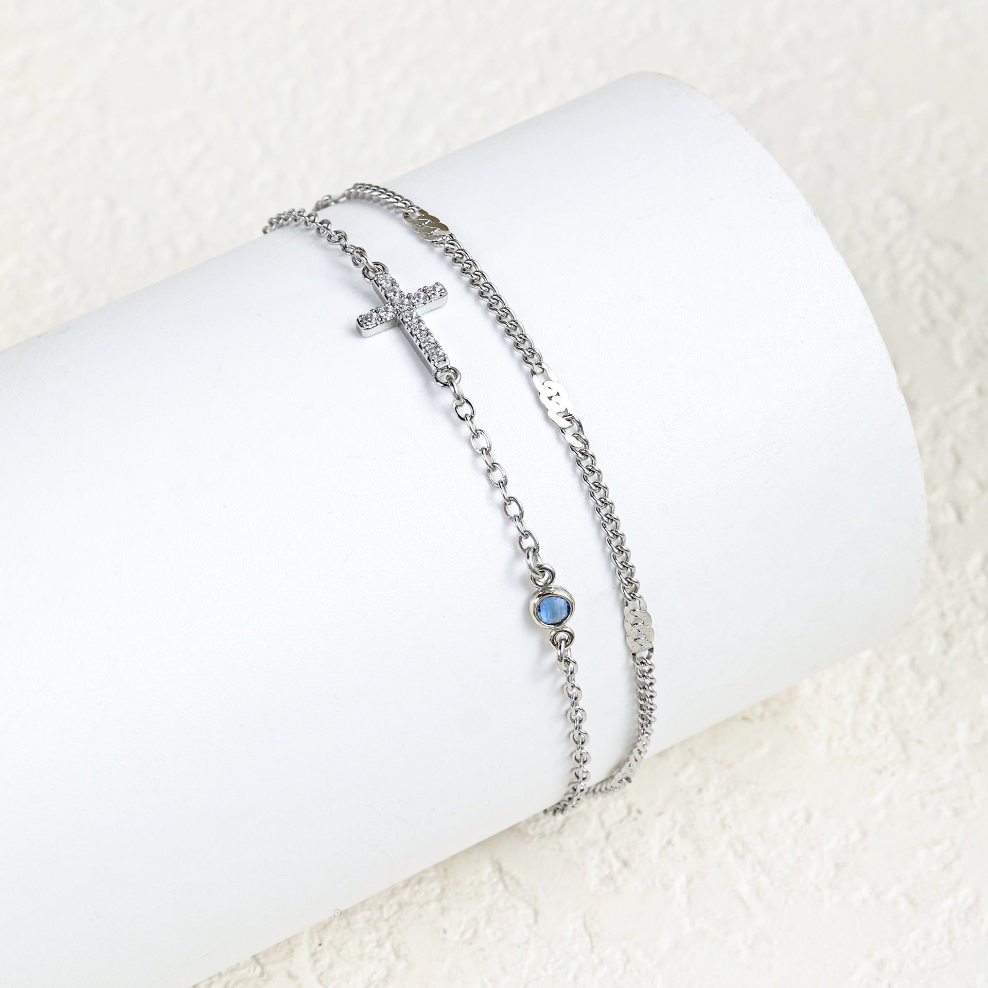 Damenarmband mit christlichem Kreuz und funkelnden Strasssteinen Shop Nory