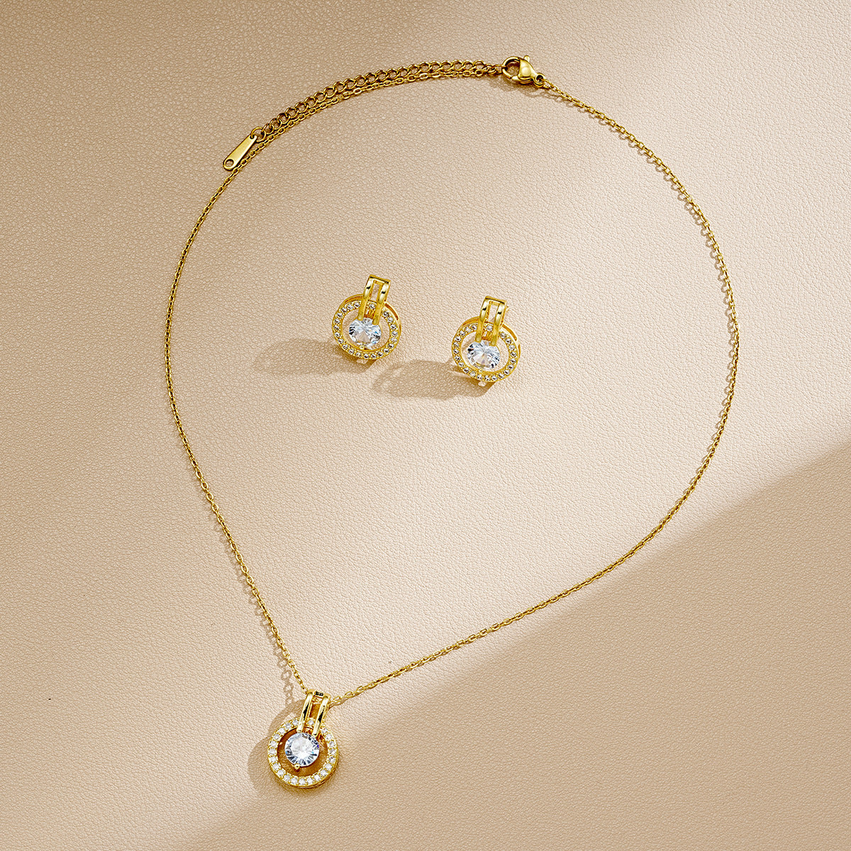 Damen Schmuckset mit glamourösem Anhängerset und elegantem Ohrstecker Shop Nory