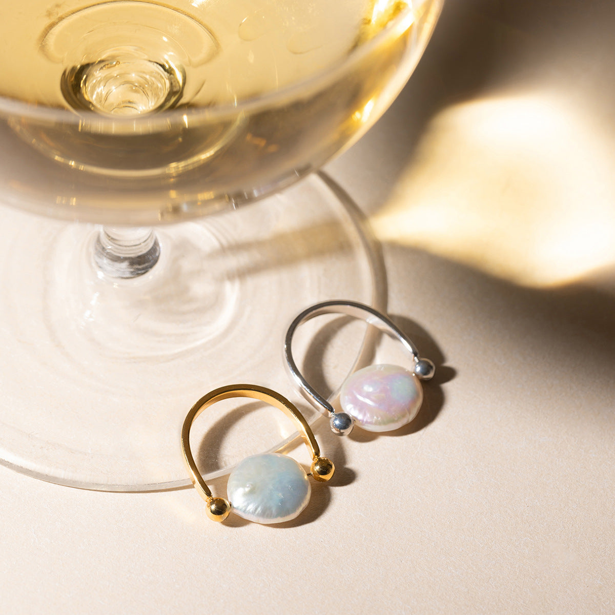 Damen Eleganter Ring mit Perlmutt-Design und hypoallergenen Eigenschaften Shop Nory