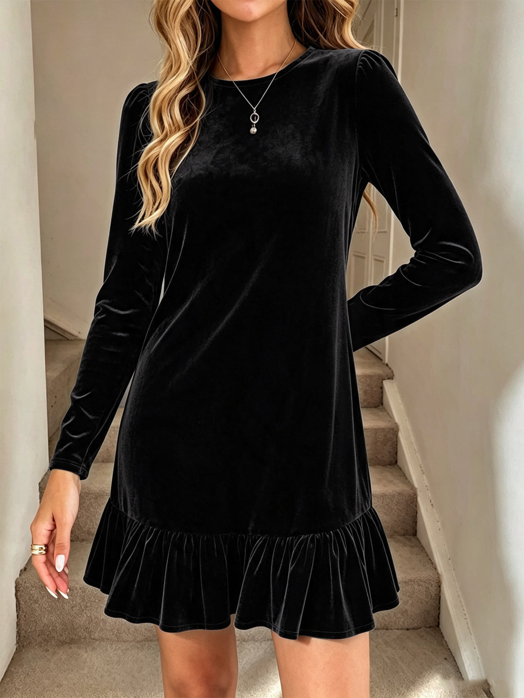 Damen Samt-Minikleid mit langen Ärmeln gerafftem Volantsaum und Puffschultern Shop Nory