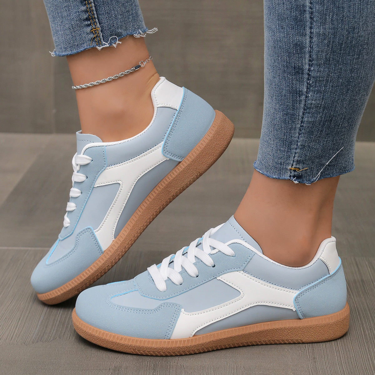 Damen sportliche Sneakers im Retro-Stil mit atmungsaktiver Oberflächenstruktur und rutschfester Sohle