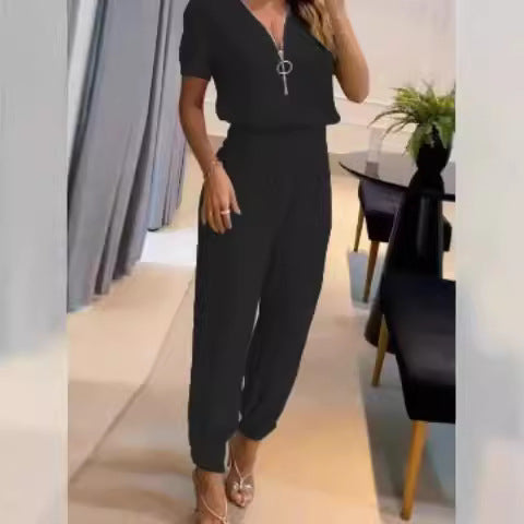 Damen Jumpsuit mit hochgeschlossenem Kragen und seitlichem Reißverschluss