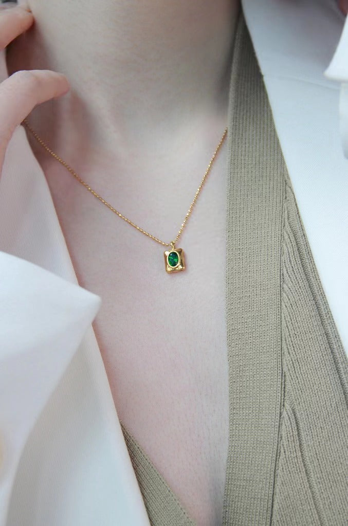 Damen Elegante mit Edelsteinen verzierte Anhänger Halskette Shop Nory
