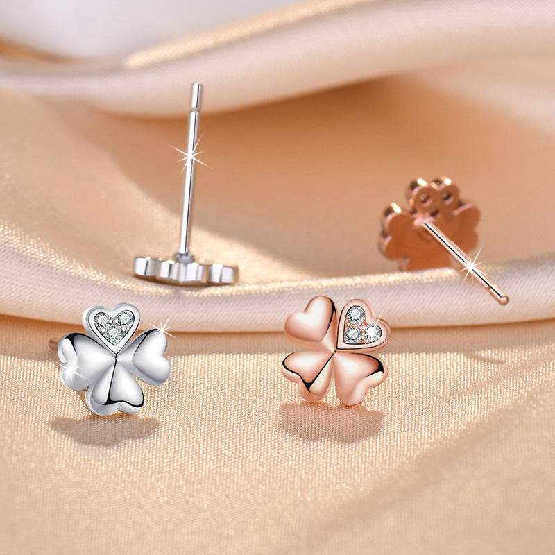 Damen Ohrringe mit floralem Herzmotiv und funkelnden Zirkonia Shop Nory