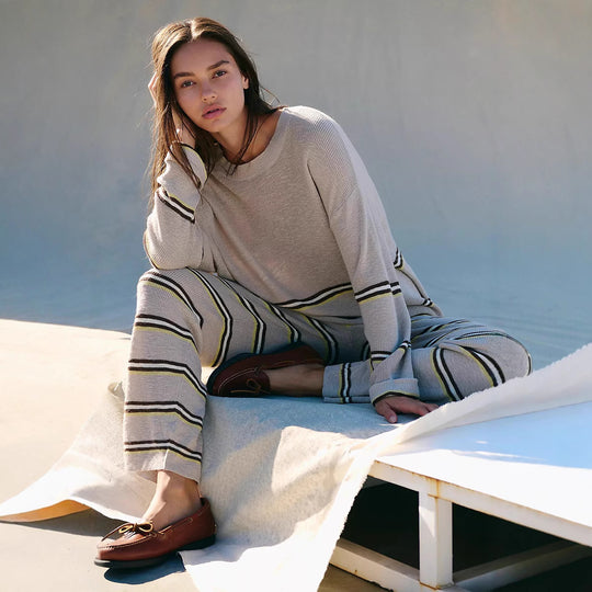 Damen gestreiftes Strick-Lounge-Set mit weichem Oversize-Pullover und weitem High-Waist-Hose Shop Nory