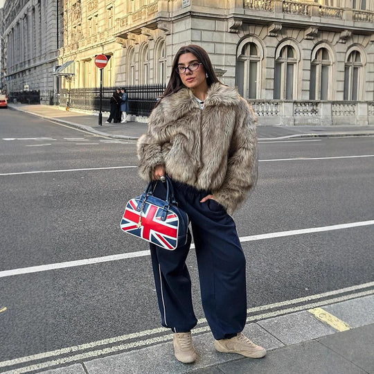 Damen Kurz geschnittener Faux‑Fur Boxy‑Mantel mit Kapuze und Reißverschluss Shop Nory