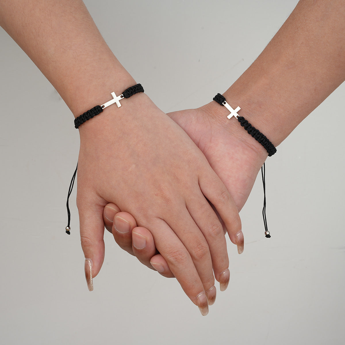 Damen Freundschaftsarmband mit einzigartigem Kreuzanhänger Shop Nory
