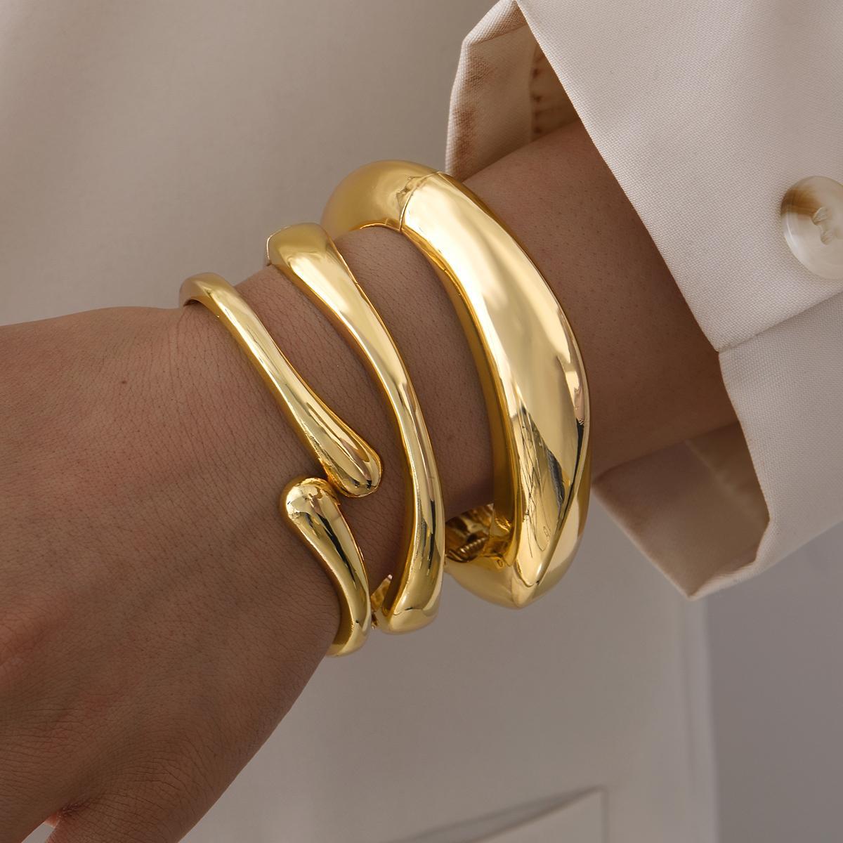Damen Armband-Set mit elegantem, geschwungenem Design und luxuriösen Akzenten Shop Nory