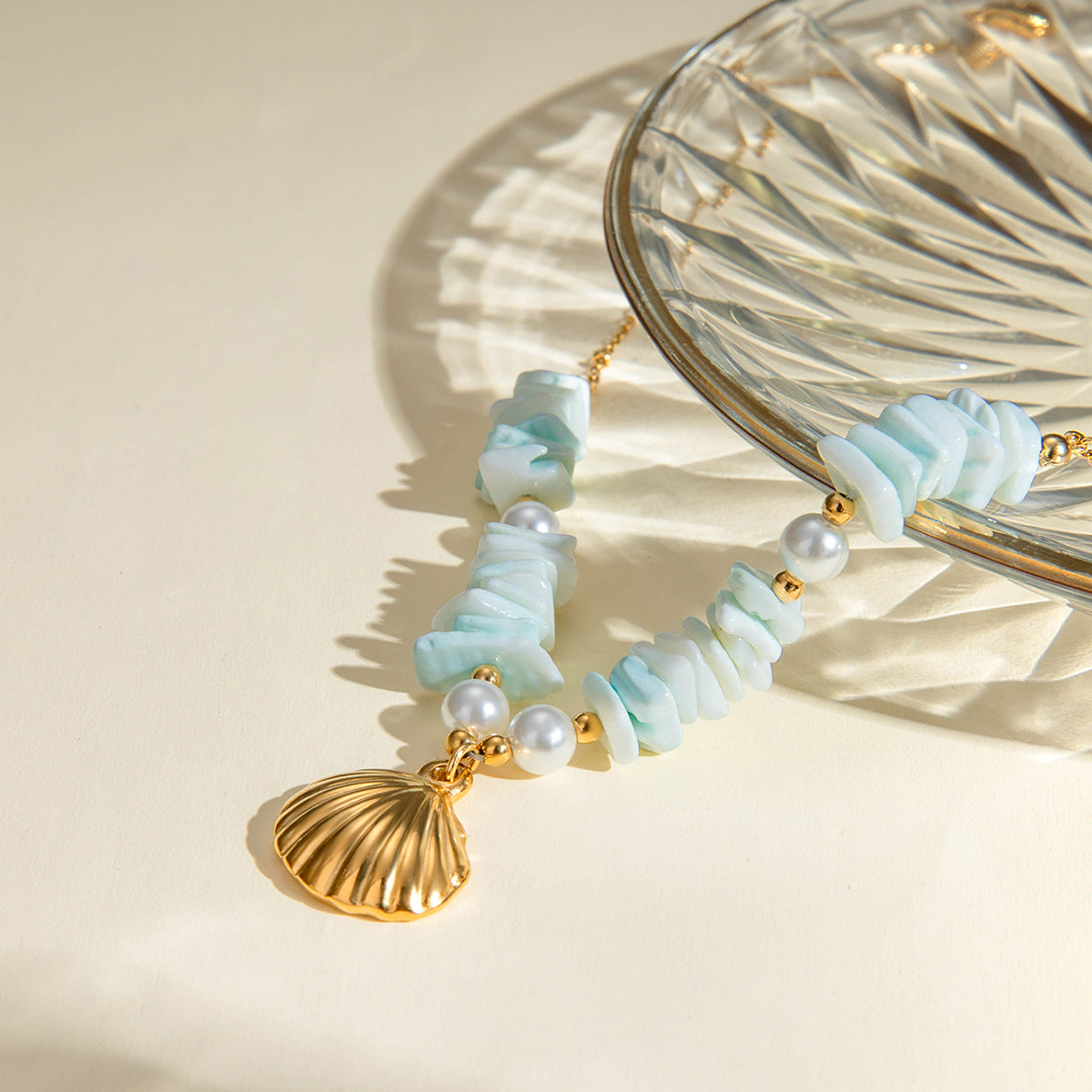 Damen Armband mit maritimen Muschelmotiven und hypoallergener Edelstahlverarbeitung Shop Nory