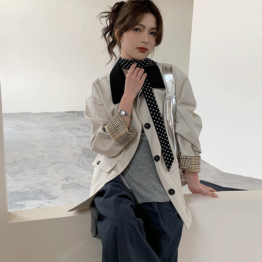 Damen Locker geschnittene Übergangsjacke mit Kontrastkragen und kariertem Ärmelaufschlag Shop Nory