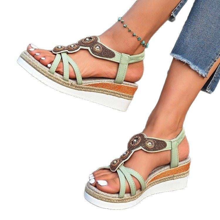 Damen Plateausandalen mit eleganten Perlen-Applikationen Shopnory