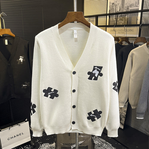 Herren Strick-Cardigan mit V‑Ausschnitt und dekorativen Puzzle‑Applikationen Shop Nory